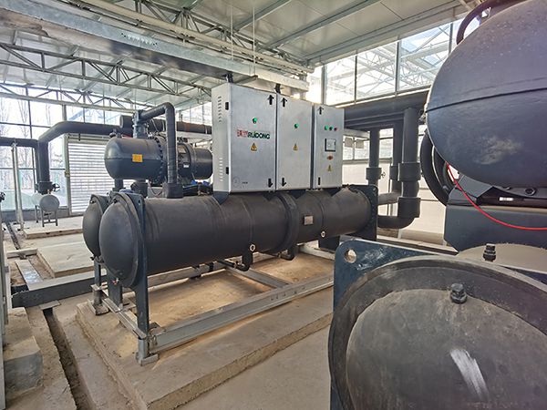 Chiller refrigerado por aire y chiller refrigerado por agua en Beijing Nongcube Greenhouse, Beijing, China